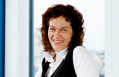 Dr. Anett Mangold Dr. Anett Mangold